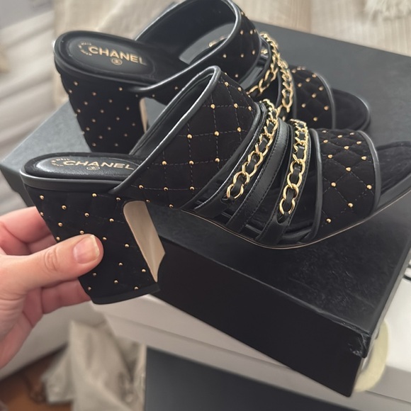 BRAND NEW Chanel sandal - Picture 4 of 5